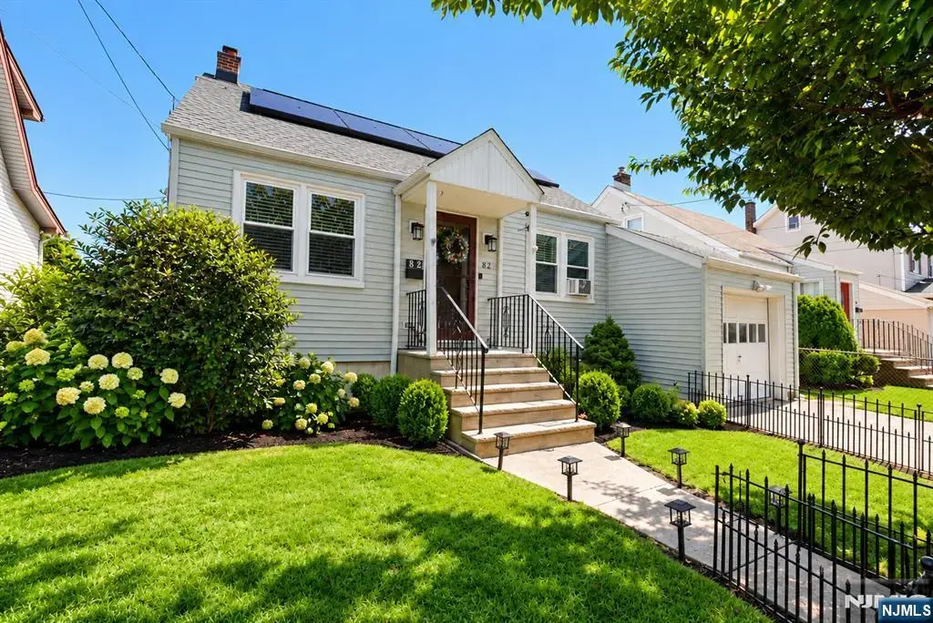 82 Perry Street, Belleville