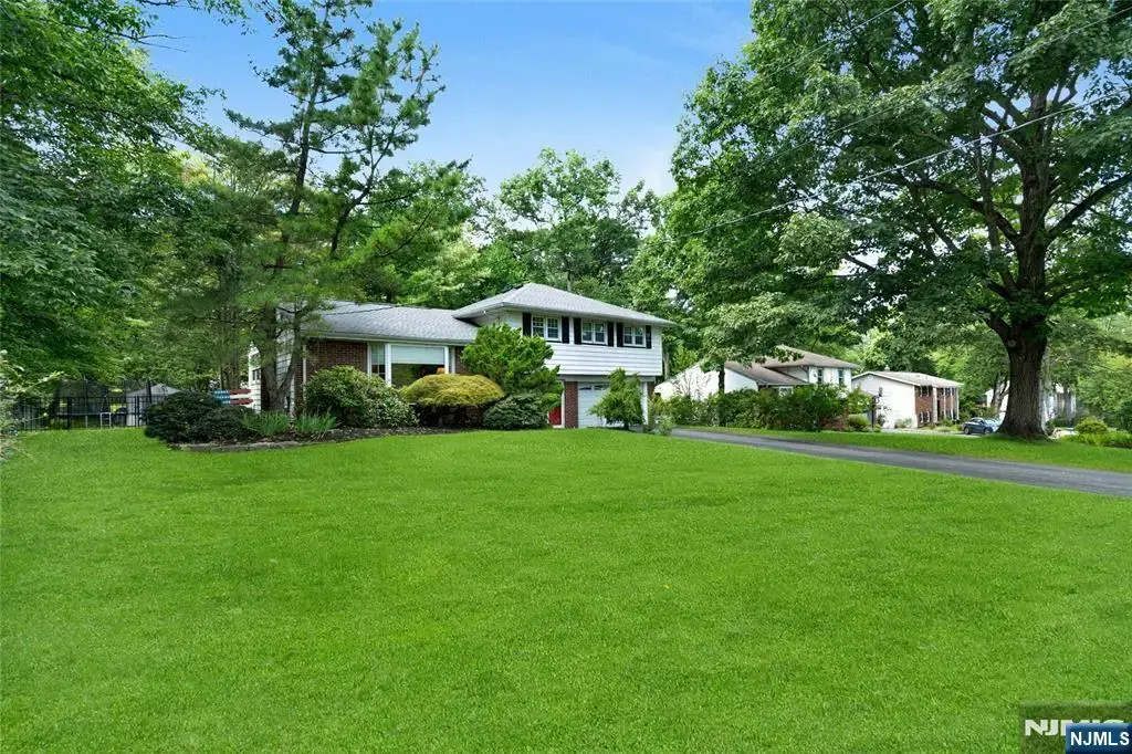 33 Douglas Drive, Montville Township