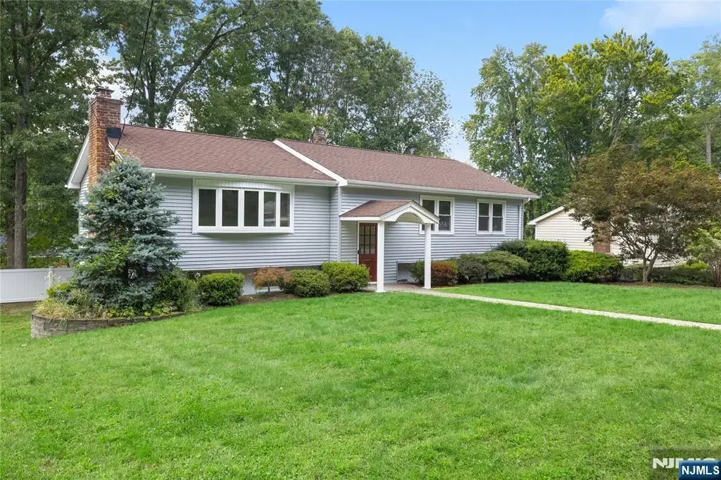 662 Calvin Street, Twp of Washington