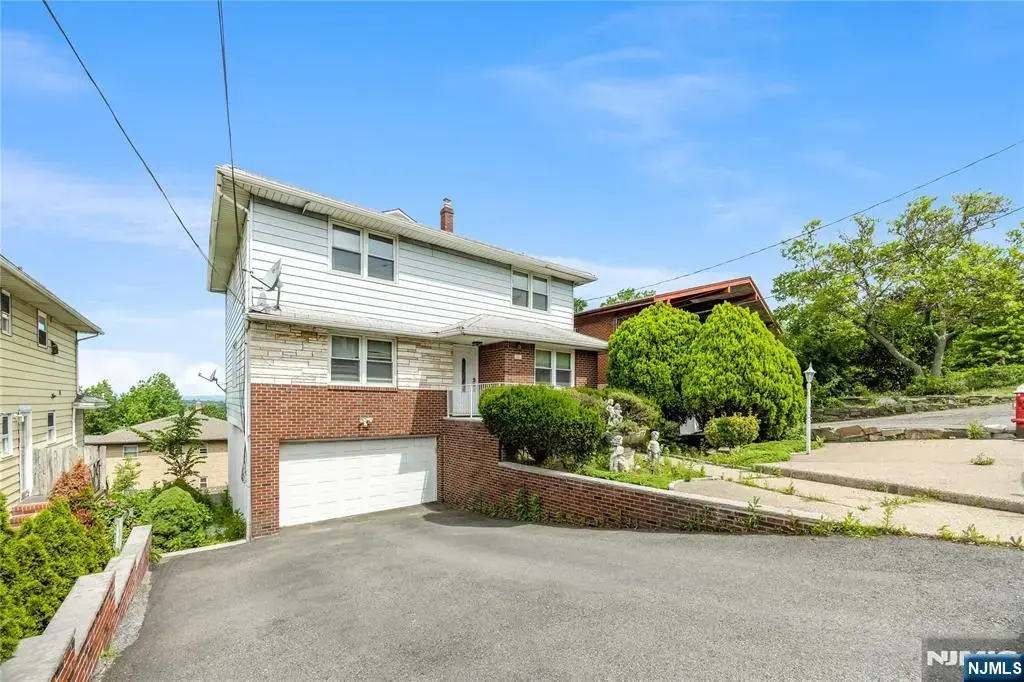 261 10th Street, Palisades Park