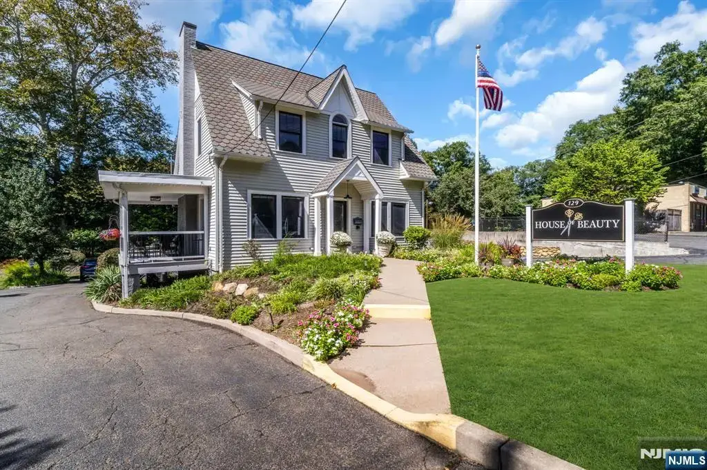 129-135 Broadway, Woodcliff Lake