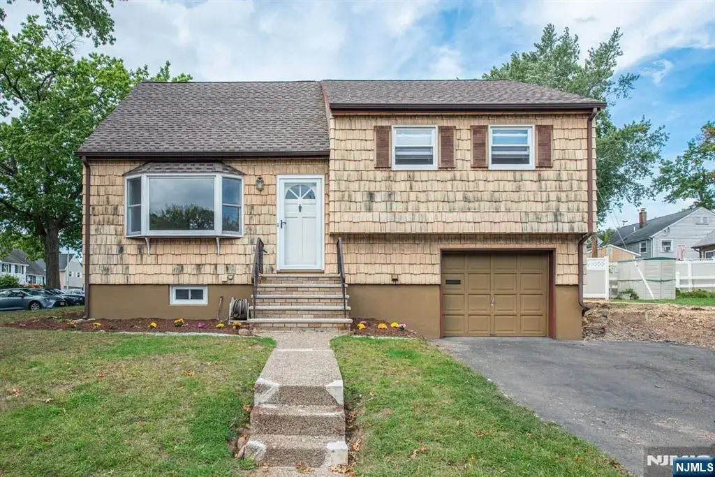 115 Beverly Road, Bloomfield