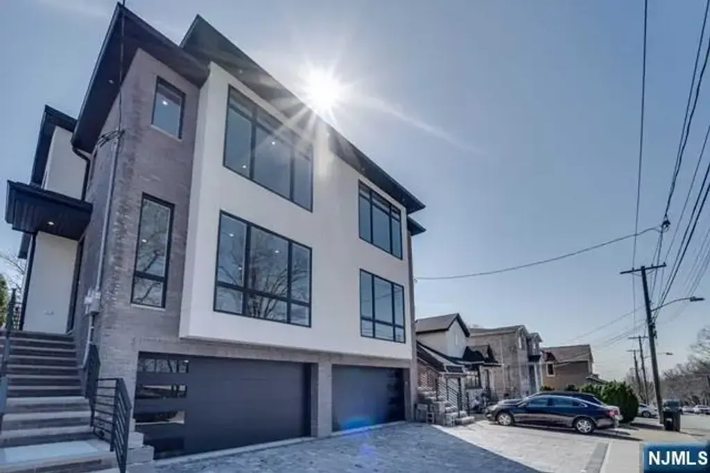 462 A 6th A, Palisades Park