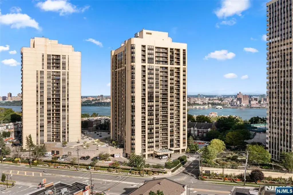 800 Palisade Avenue 24 E, Fort Lee