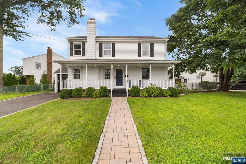 2 Derby Lane, Dumont