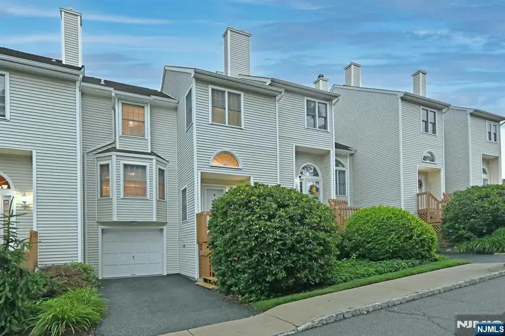 6 Erin Way 404, Lincoln Park Borough