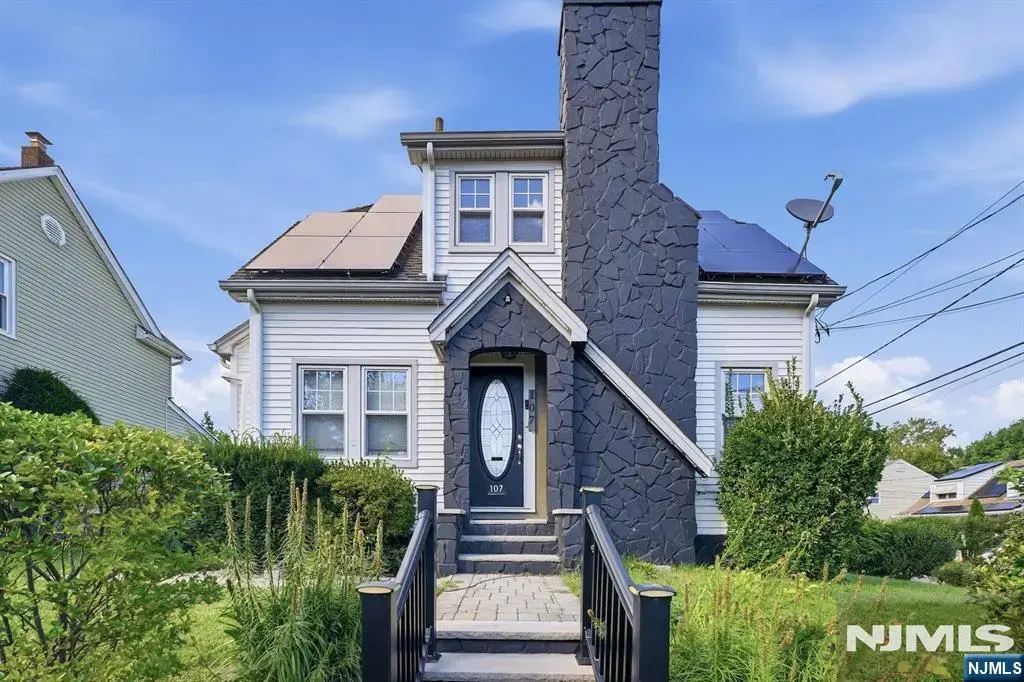 107 Palisade Avenue, Bergenfield