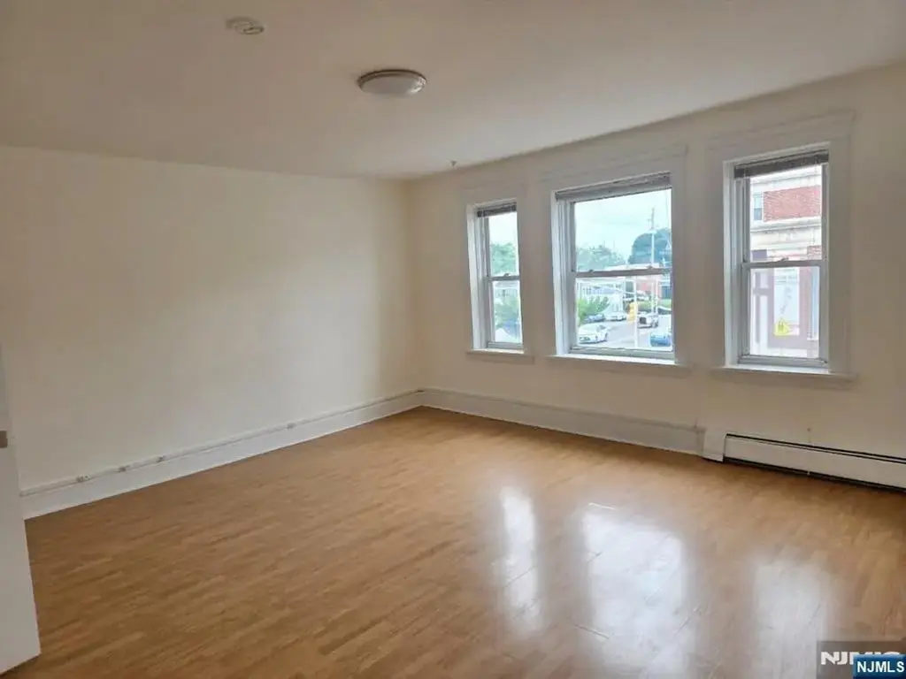 502 Broad 2fl, Ridgefield