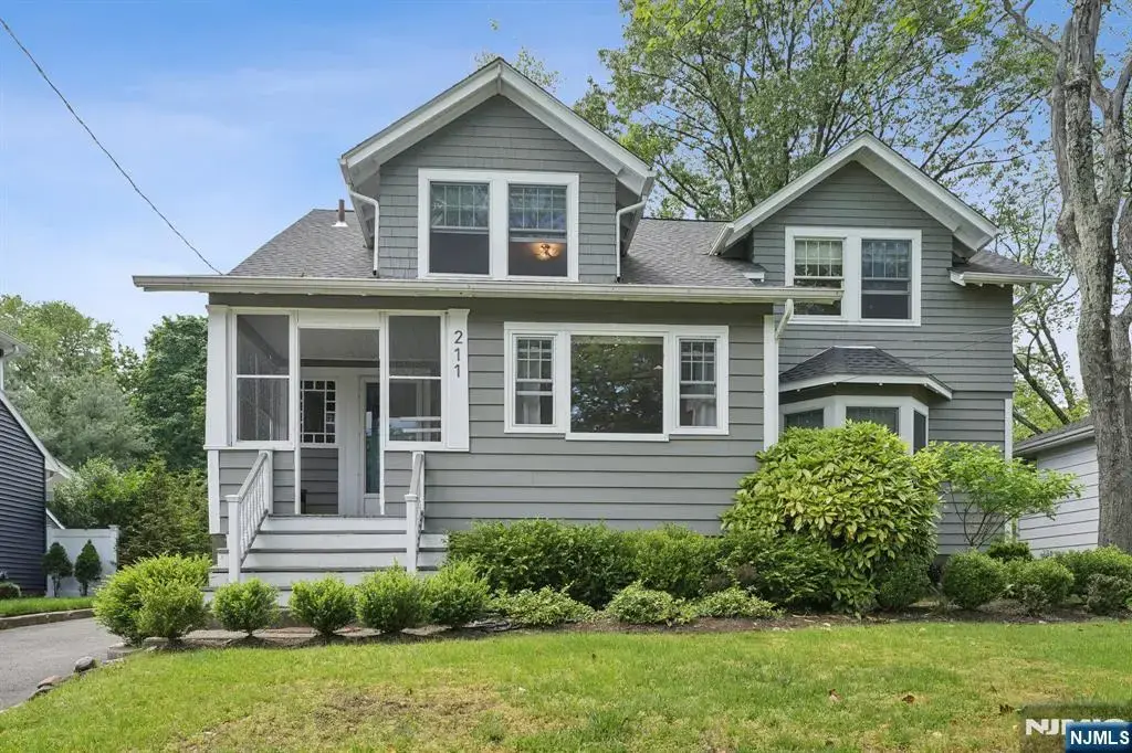 211 Pinelynn Road, Glen Rock