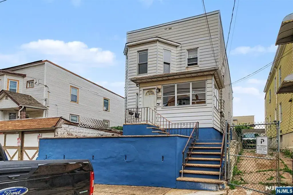 305 Pacific Street, Paterson