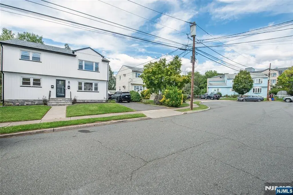 5 Underhill Court, Nutley