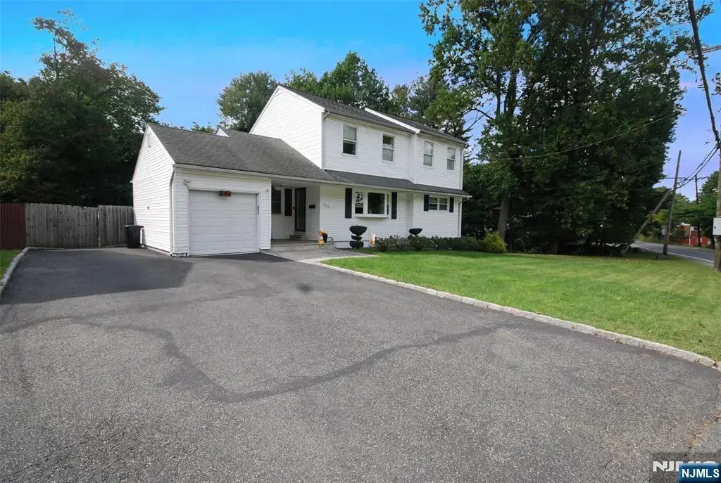 202 Long Hill Road, Little Falls
