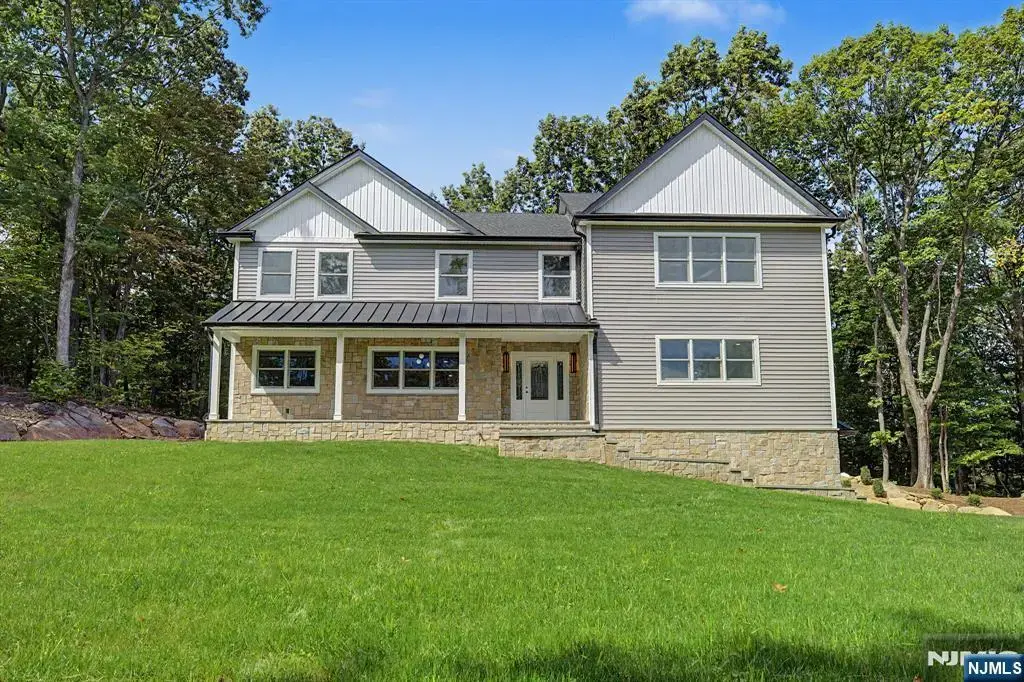 119 Stag Hill, Mahwah
