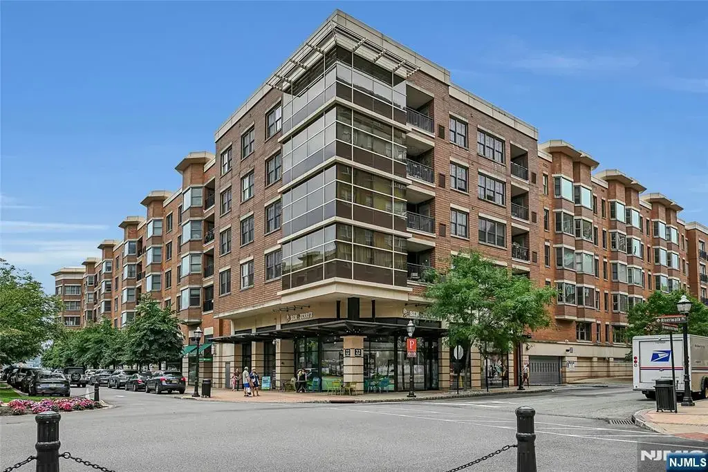 22 Ave At Port Imperial 512, West New York
