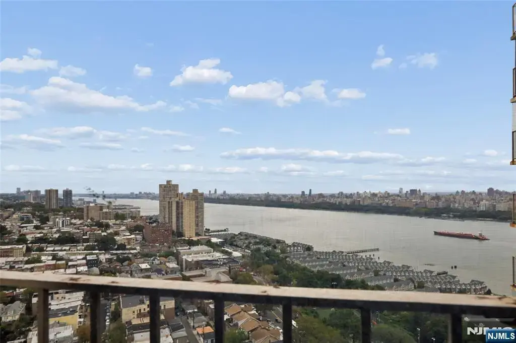 6040 Boulevard East 29n, West New York
