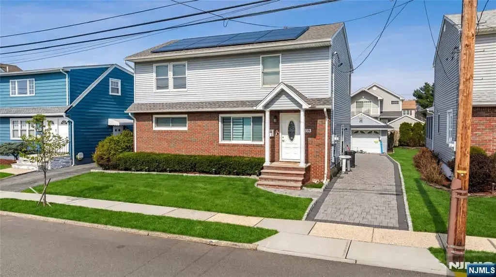 813 Morton, East Rutherford