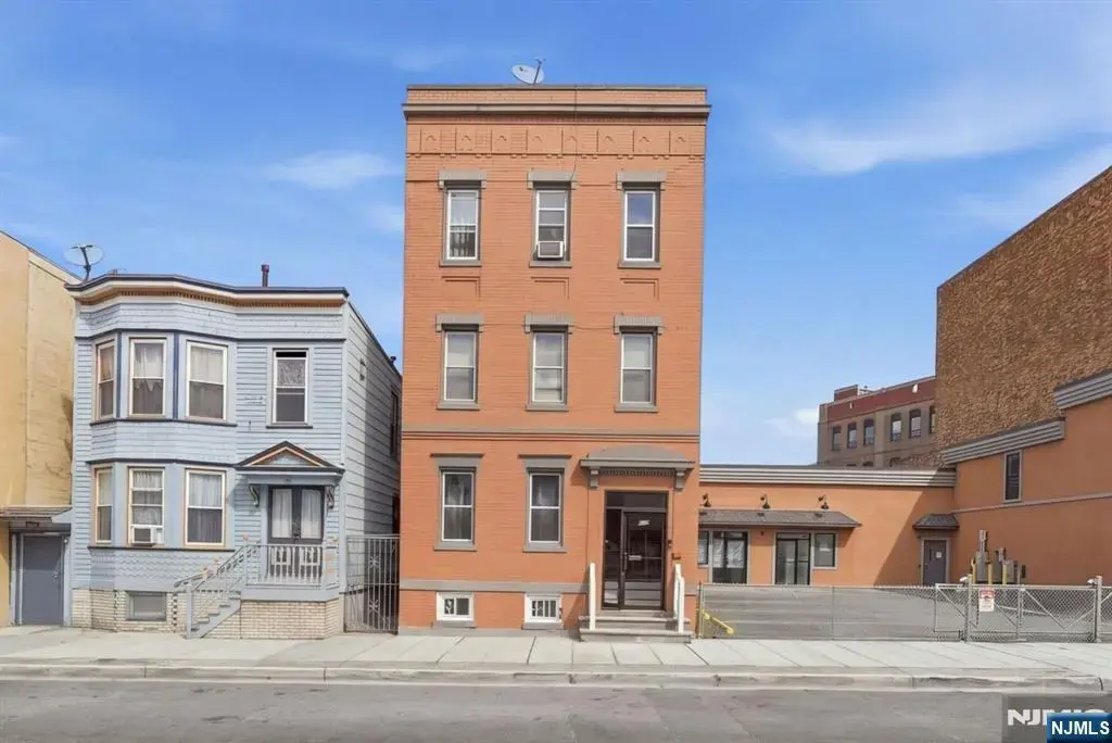 576 32nd Street, Union City