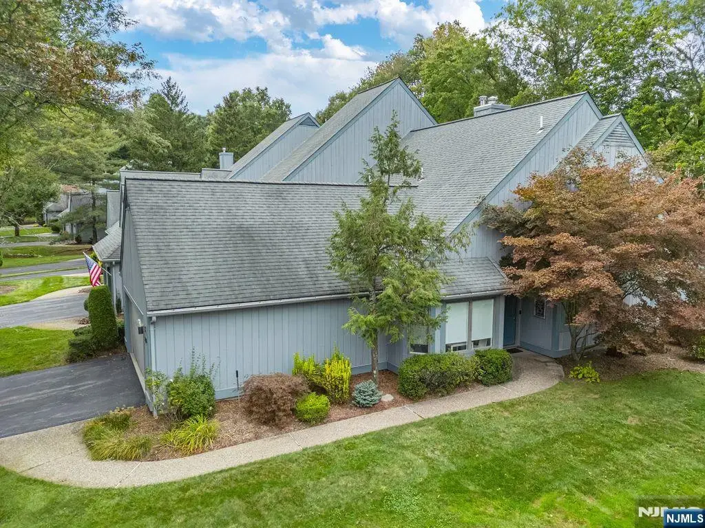 25 Braeburn Drive, Twp of Washington