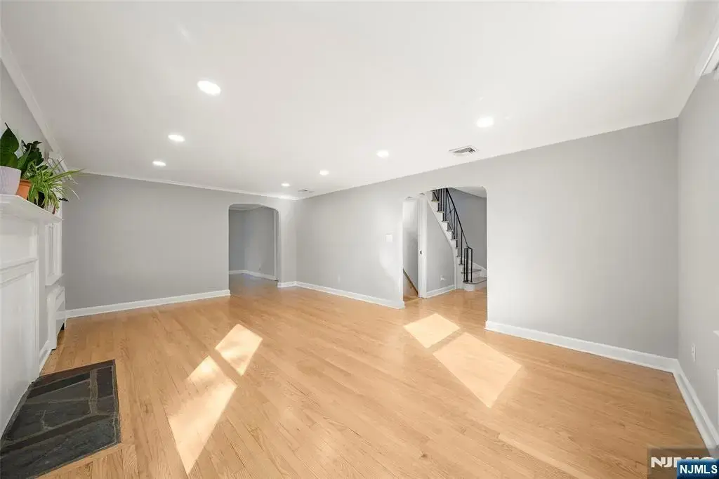 26 W Lawn Road, Livingston