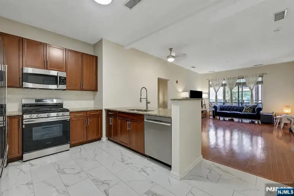 1109 Riverview Avenue 109, Englewood