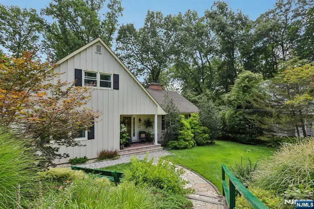 34 Forest Drive, Watchung