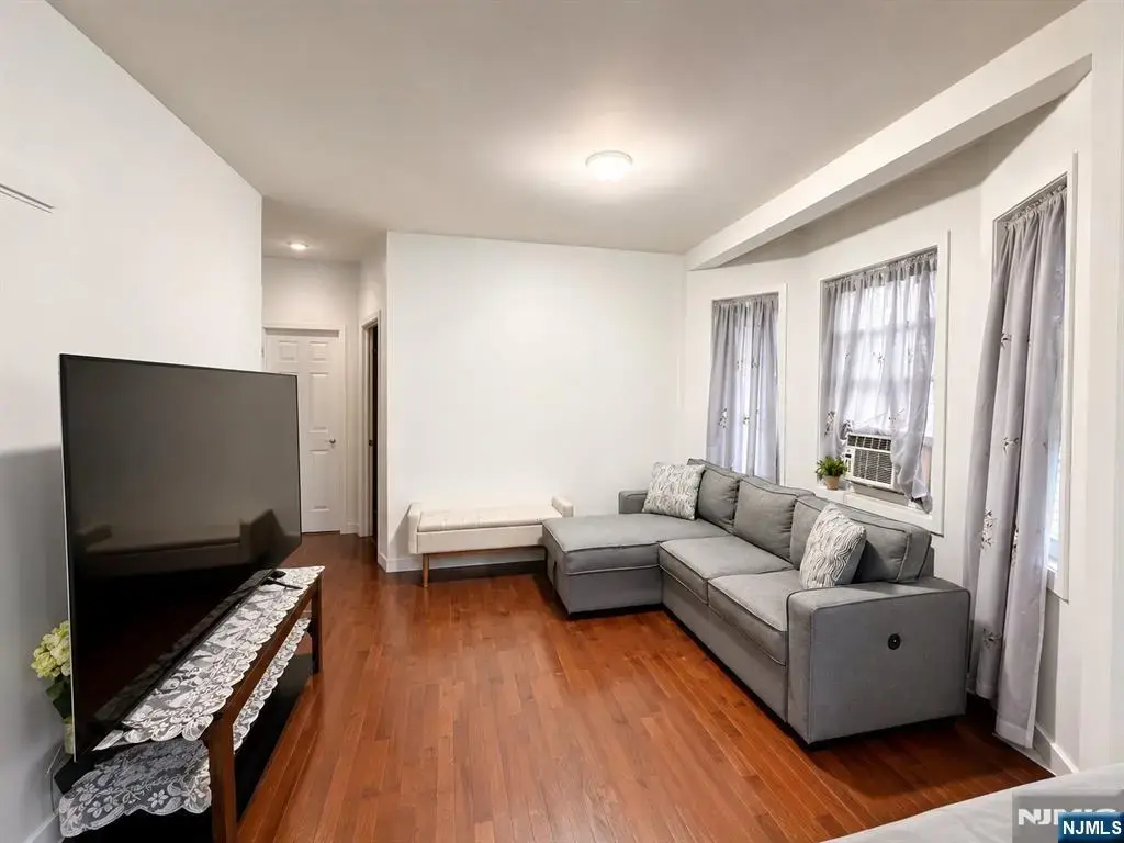 530 Harrison 528, Harrison