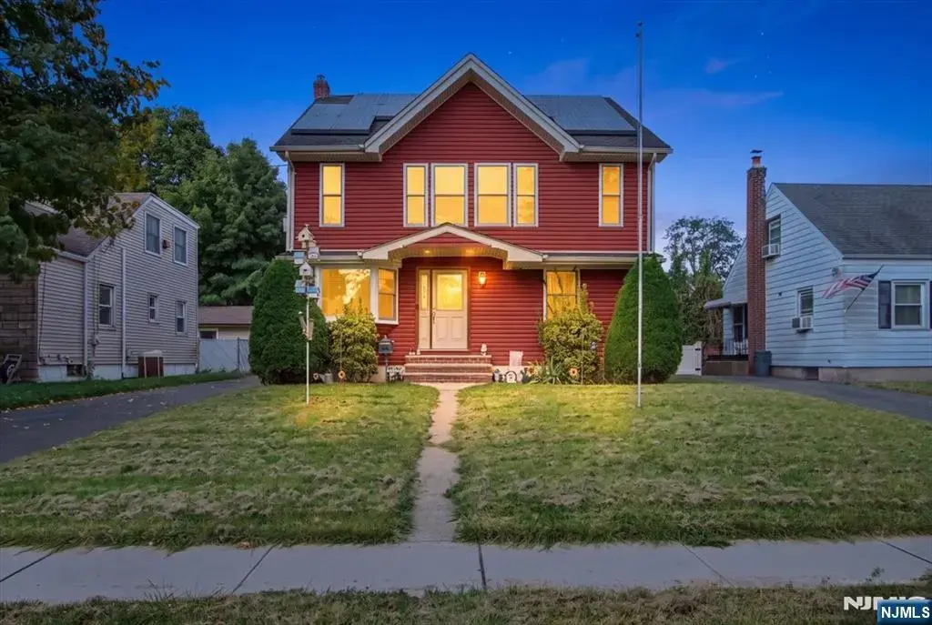 10-18 2nd Street, Fair Lawn