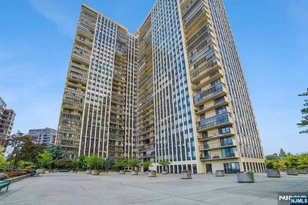 200 Winston L08, Cliffside Park