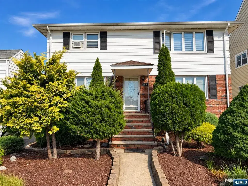 85 Martha 2, Elmwood Park