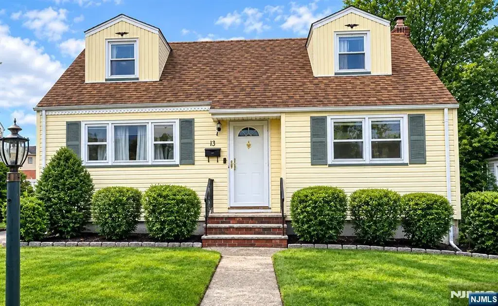 13 White Oak Drive, Lodi