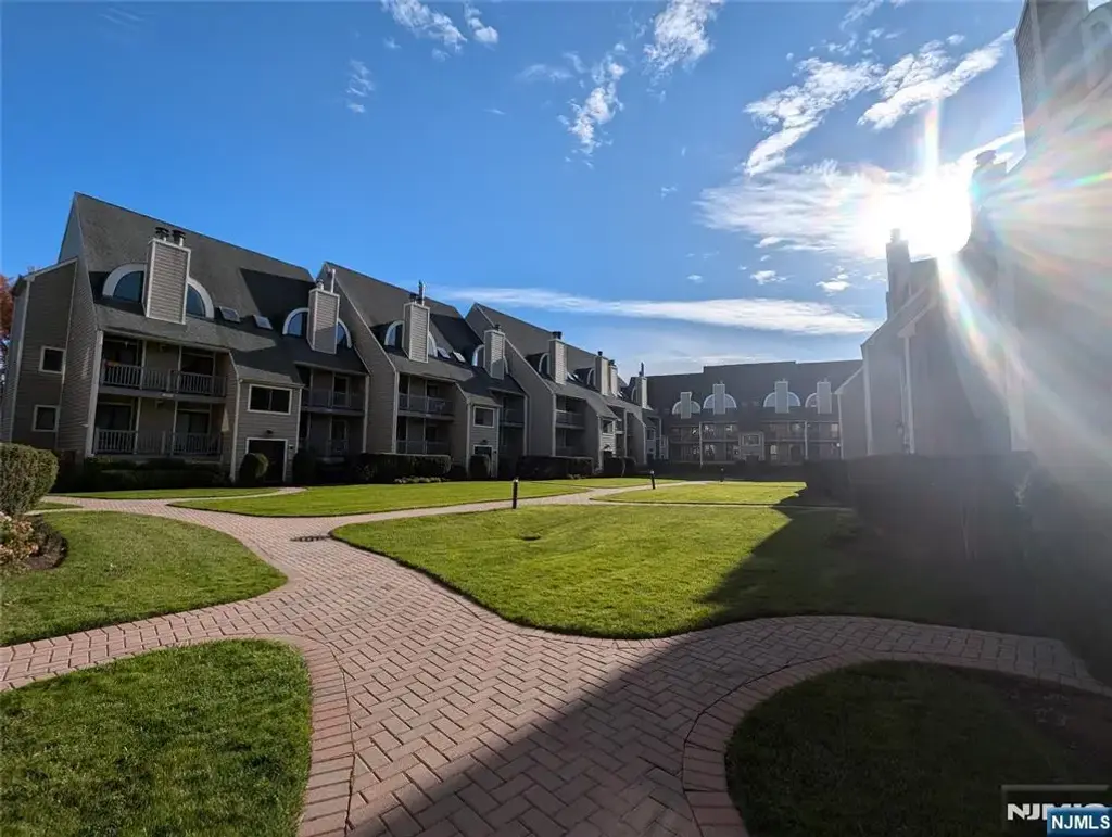 609 River Renaissance C09, East Rutherford