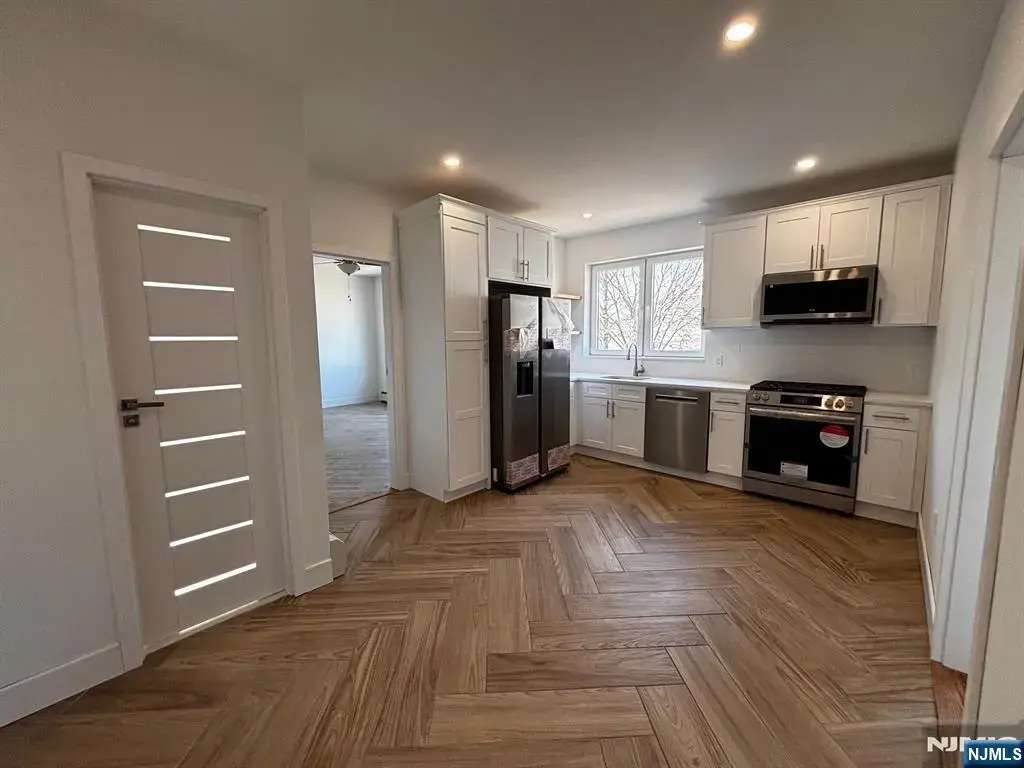 695 Elm 2, Kearny