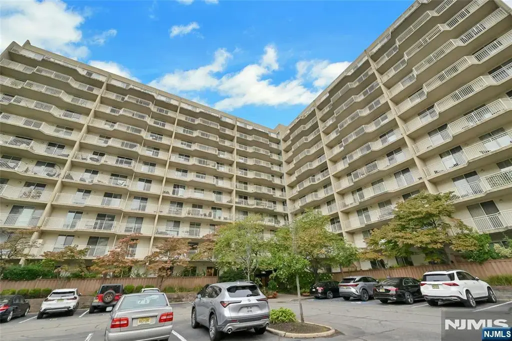 1077 River Road 1009, Edgewater