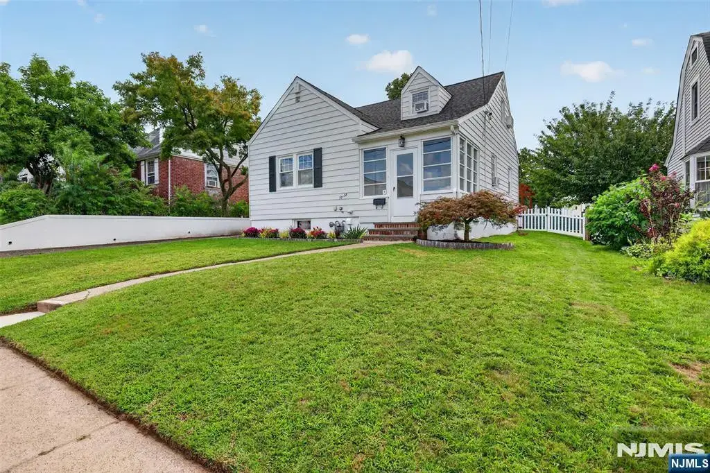 10-08 Campbell Road, Fair Lawn