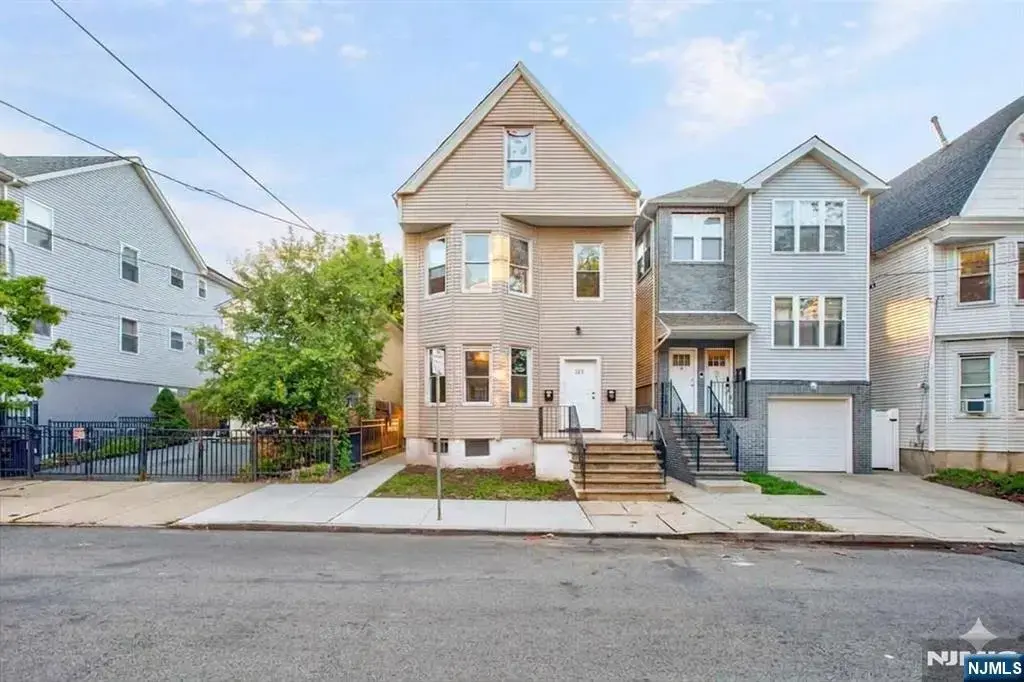 225 10th Street, Newark