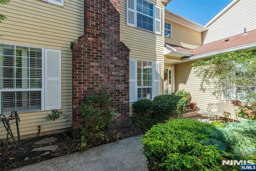 8 Birdseye Circle, Wayne