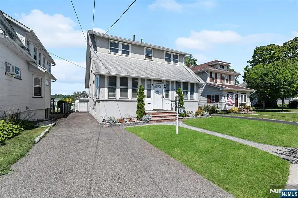 433 Stuyvesant Avenue, Lyndhurst