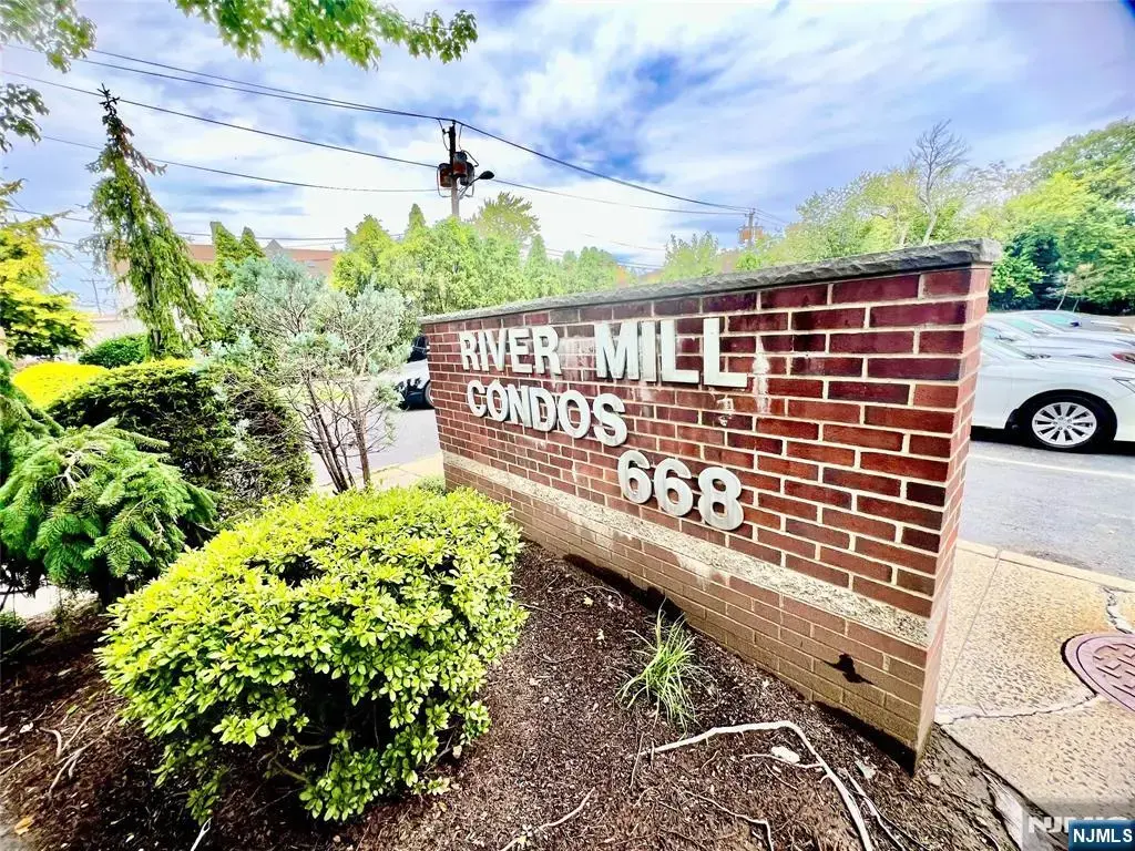 666 Mill Street C8, Belleville