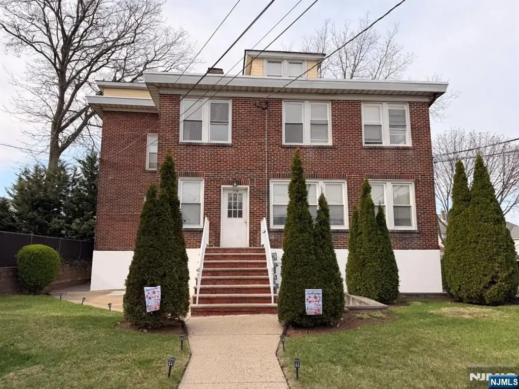536 Lake, Lyndhurst