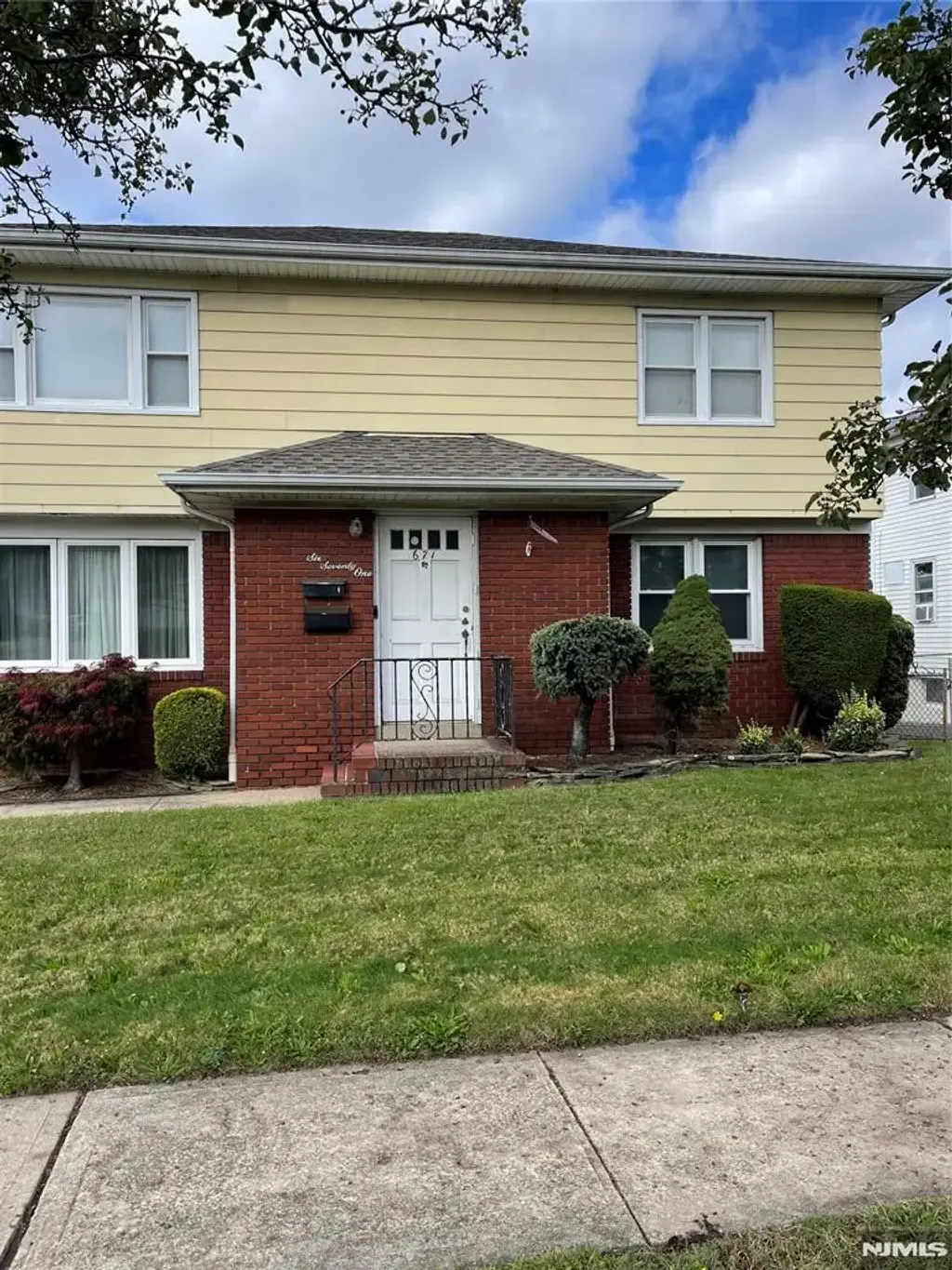 671 Chase Avenue, Lyndhurst