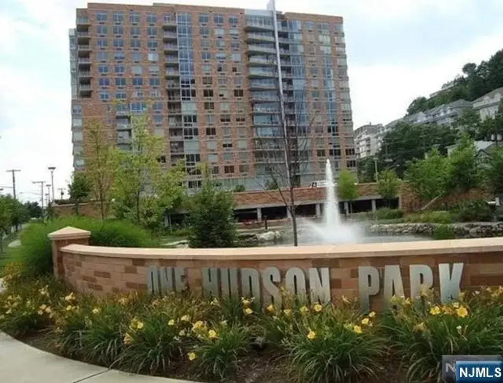 1611 Hudson Park, Edgewater