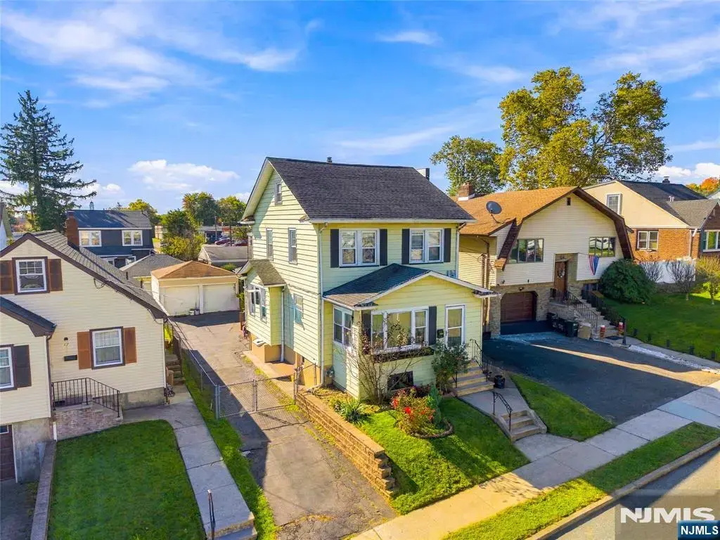 21 Rollins Avenue, Clifton