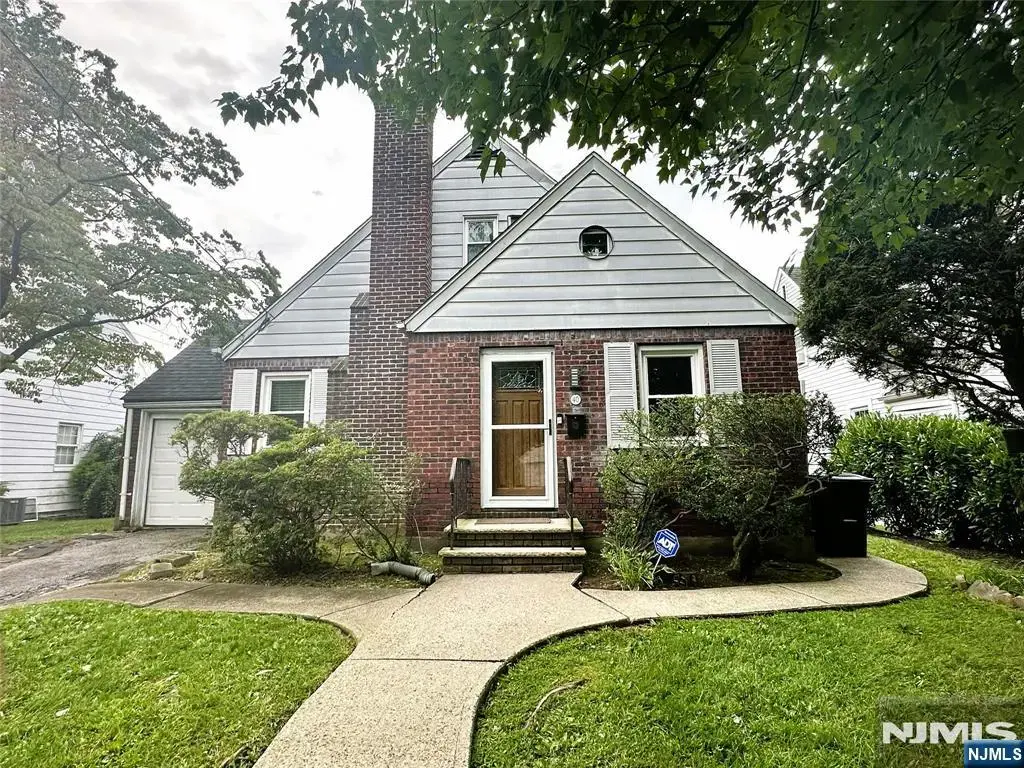 40 Golf Court, Teaneck