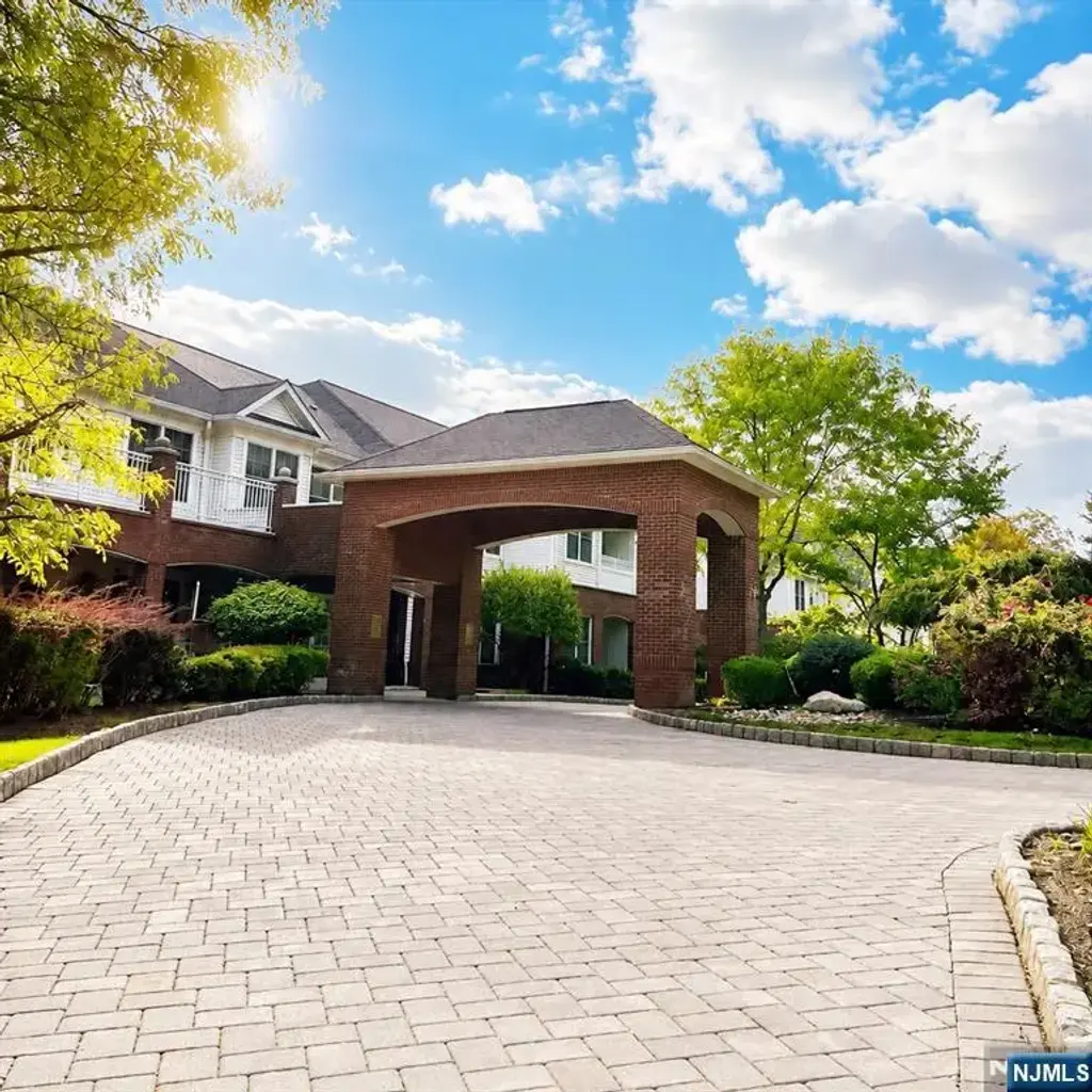 80 Ridgewood Road 107, Twp of Washington