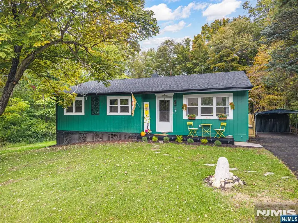 7 Fox Hill Drive, Franklin