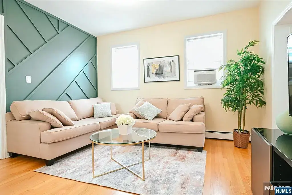 18 Van Rensselear, Belleville
