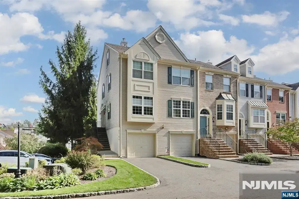 876 Somerset Court, Ramsey