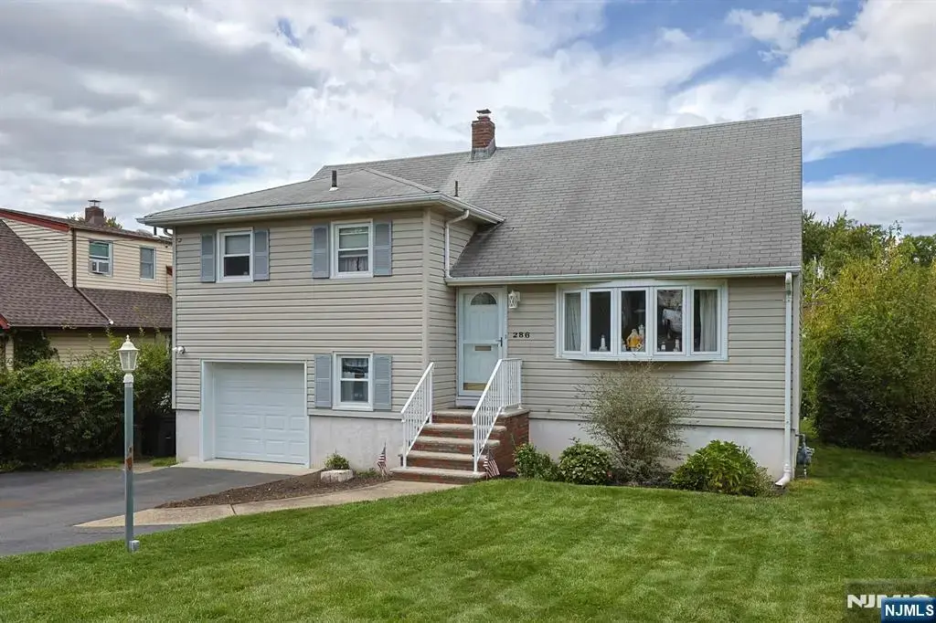 286 Pershing Road, Clifton