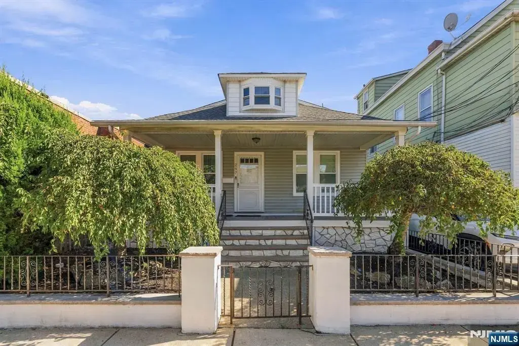 297 Lakeview, Clifton