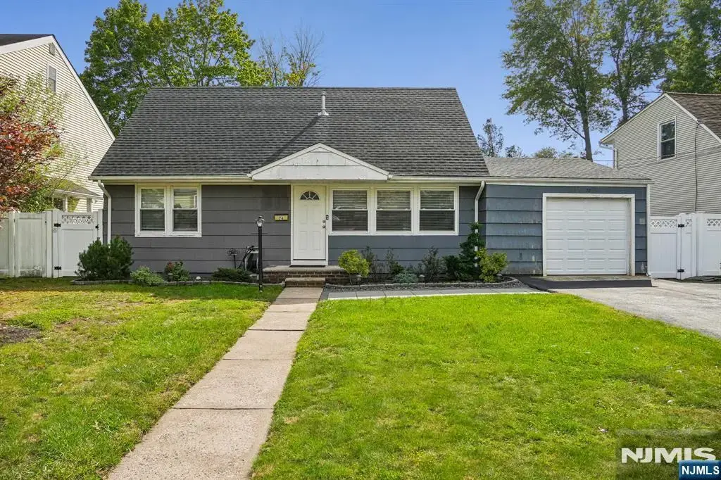 76 Day Avenue, Bergenfield